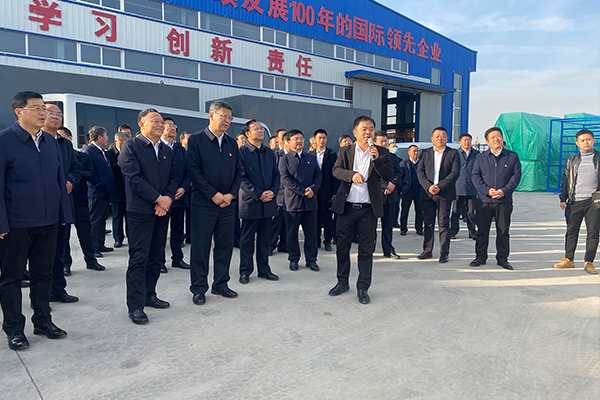 赤峰市黨政考察團蒞臨遼寧一諾環境產業集團免费观看菠萝蜜视频進行參觀考察